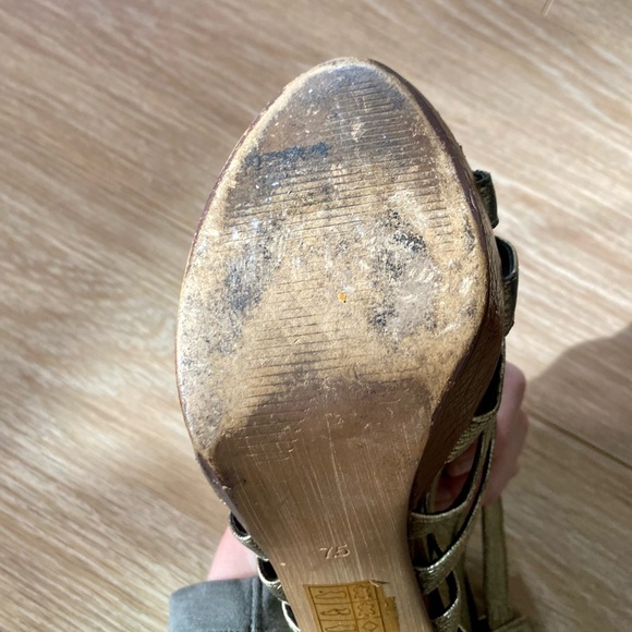 ALDO Gold Heels with Zipper - Picture 8 of 9